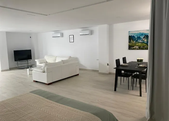New Renovated Mija House - Puerto Banus Quiet&green Oasis Apartamento *