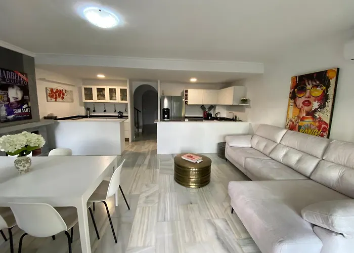 New Renovated Mija House - Puerto Banus Quiet&green Oasis Apartamento Marbella