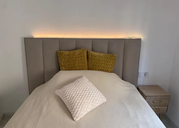 New Renovated Mija House - Puerto Banus Quiet&green Oasis Apartamento