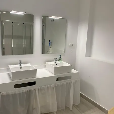 New Renovated Mija House - Puerto Banus Quiet And Oasis Apartment Marbella