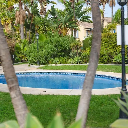 New Renovated Mija House - Puerto Banus Quiet&green Oasis Appartement Marbella